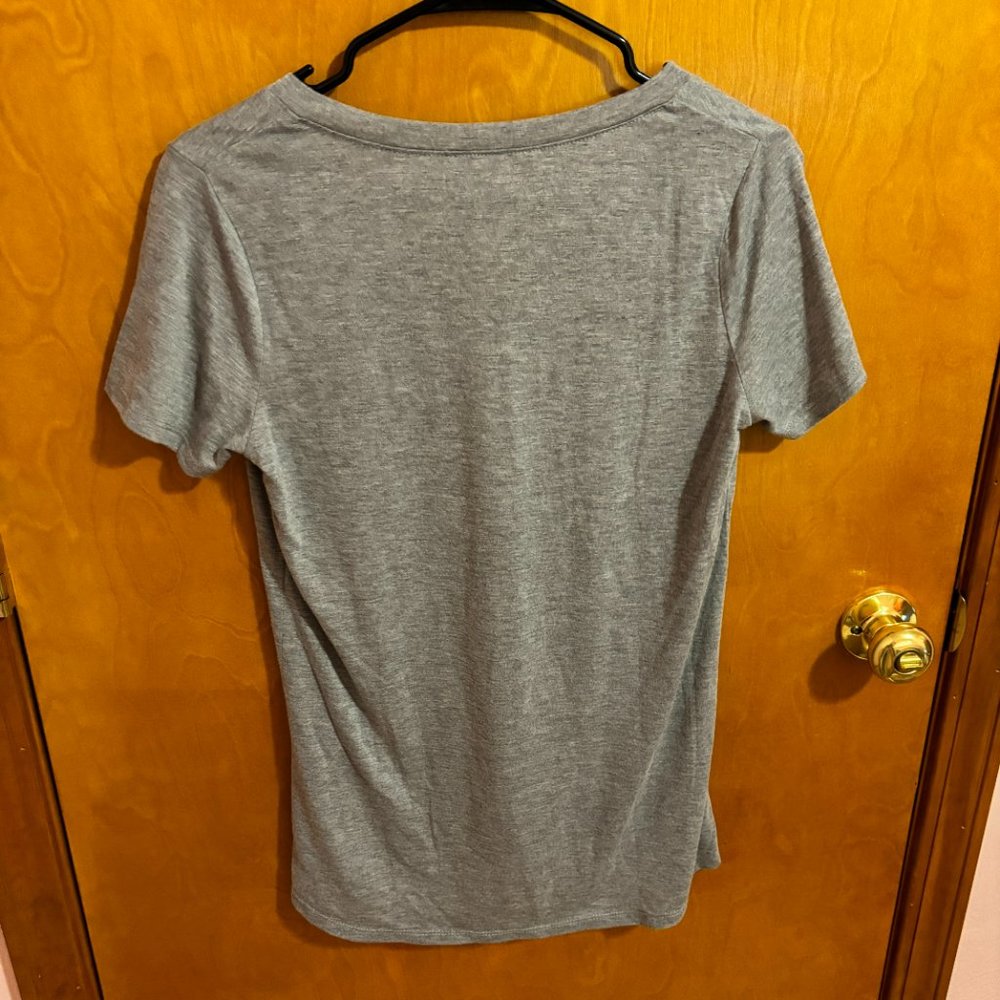 Mickey + Mini Mouse Womens Disney T-Shirt‎ Gray Short Sleeve Scoop Neck M - Picture 8 of 13